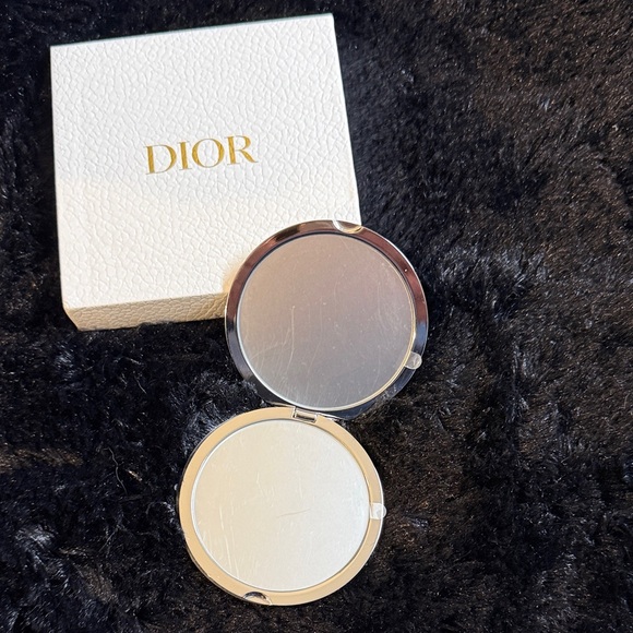 Dior Silver Compact Mirror with Textured Design - Picture 3 of 4